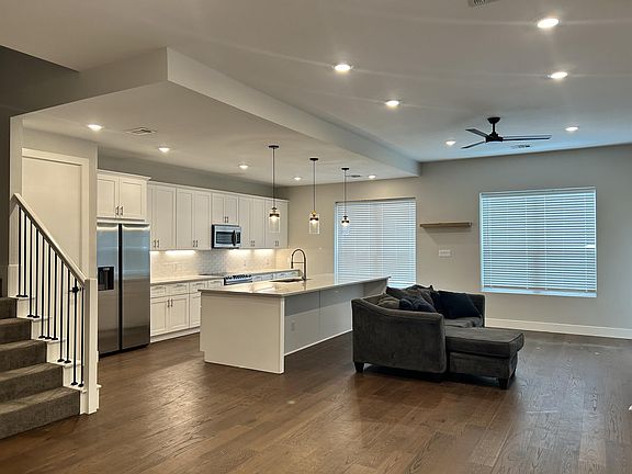 2nd image of 204 Estates Cir #1