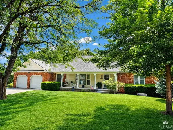 109 E J Frick Dr, Manhattan, KS 66503
