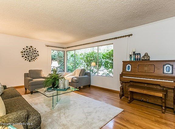 007-Living_Room-5161215-small