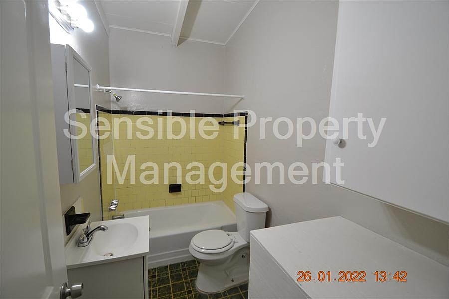 1st image of 9244 Overlook Dr #B