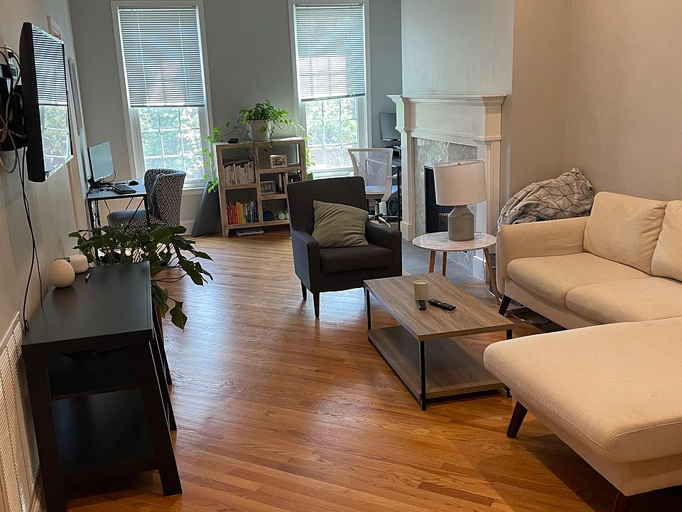 1st image of 2650 N Burling St #3