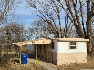 502 E Grandview Dr, Junction City, KS 66441