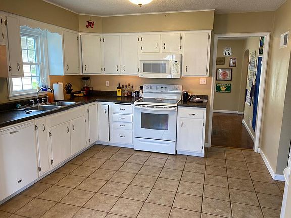 2nd image of 307 Sheridan St