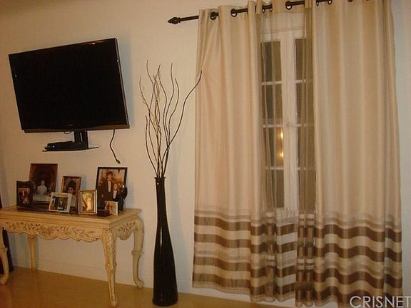 5th image of 526 E Lomita Ave