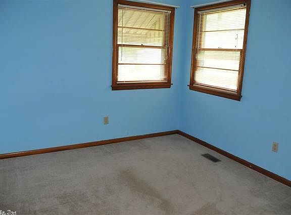 5th image of 612 N Hickory St