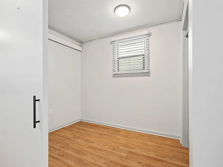 8 W Howe St — Photo 8