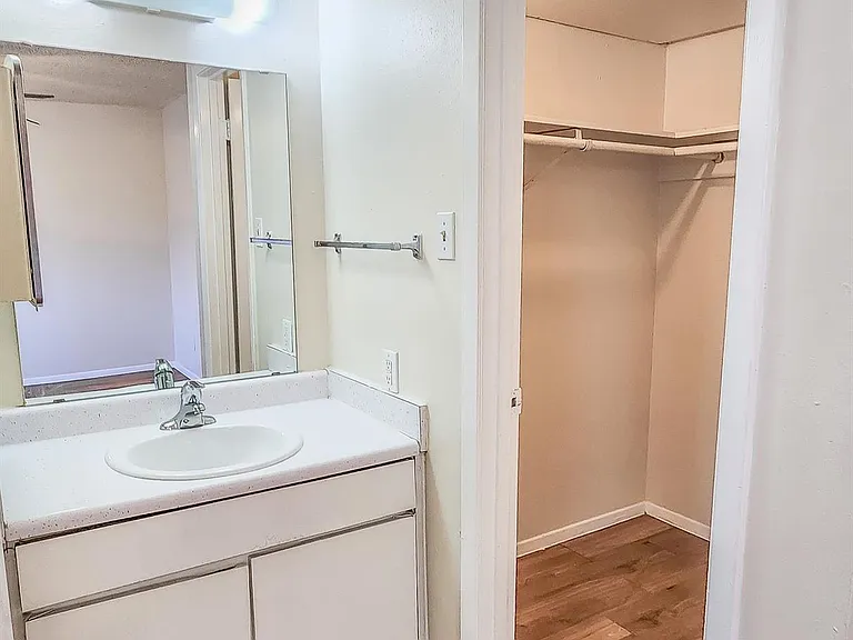 924 E Dean Keeton St #220 — Photo 11