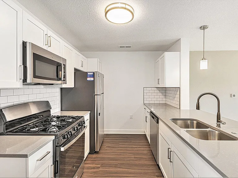 Eagle Ridge Apartment Homes — Photo 30