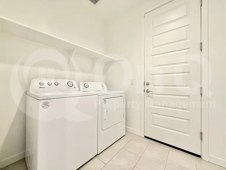 9432 W Roma Ave — Photo 32