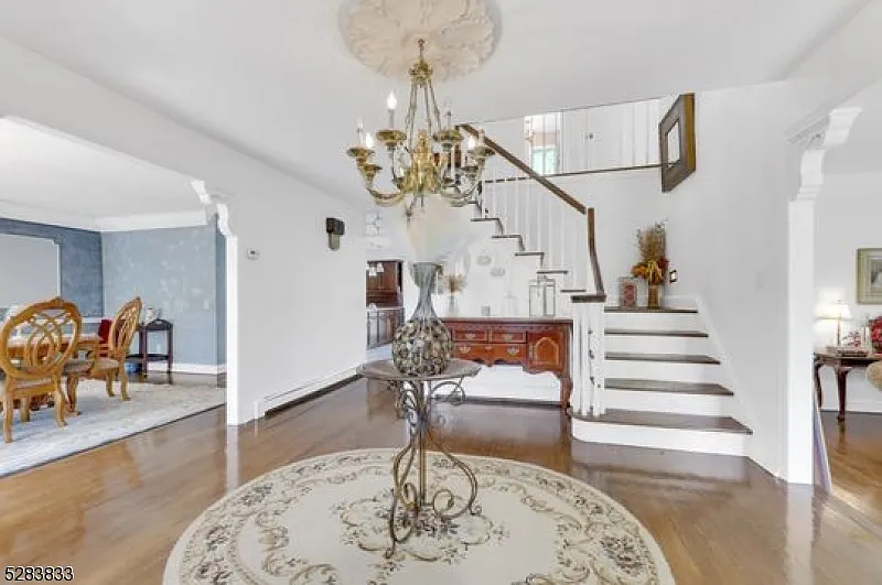 5 bed, 4900 sqft, $6,000 — Photo 4