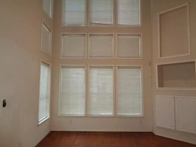 10326 Thornmont Ln — Photo 4