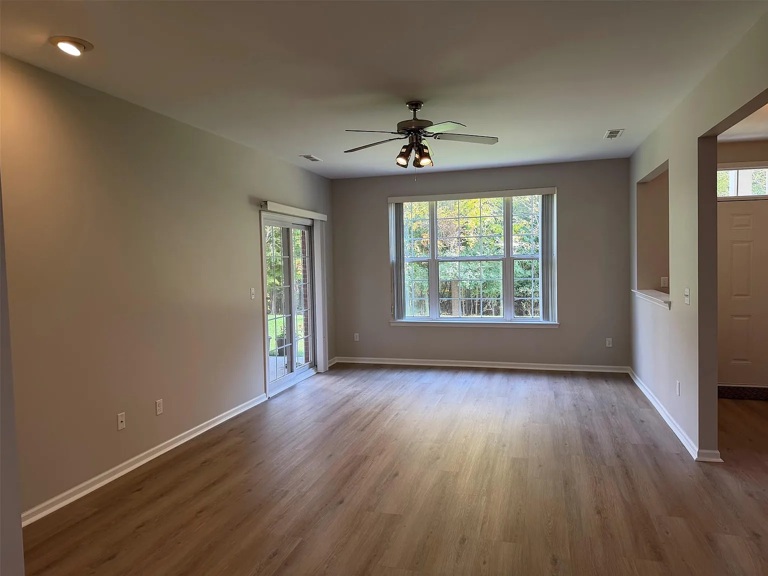 2 bed, 2.0 bath, 1490 sqft, $2,000 — Photo 3