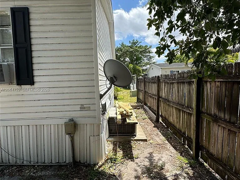 11832 Leeward Pl #H — Photo 29