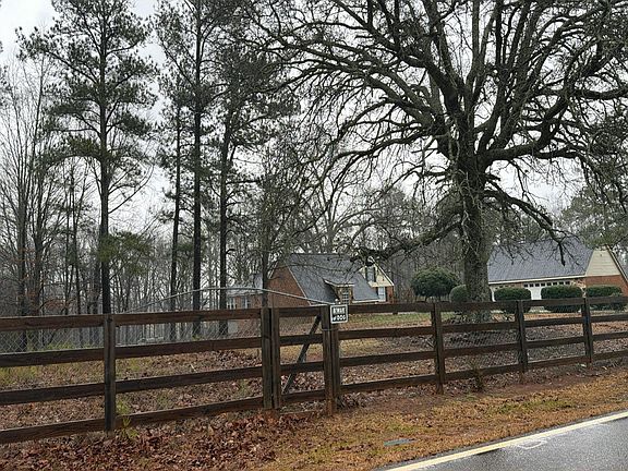 3rd image of 204 Heath Rd