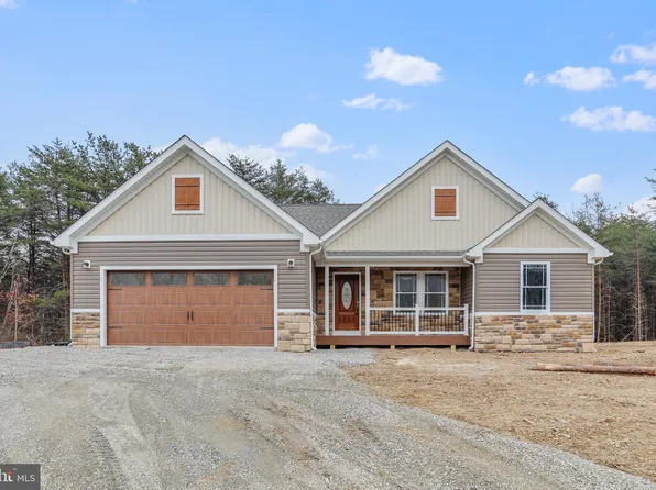 200 Wagon Trl, Berkeley Springs, WV 25411
