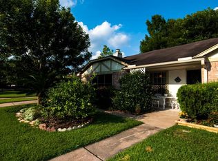 3815 Meadow Place Dr, Houston, TX 77082