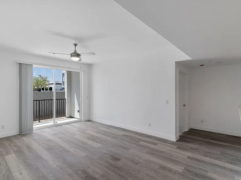 4846 S Jones Blvd — Photo 12