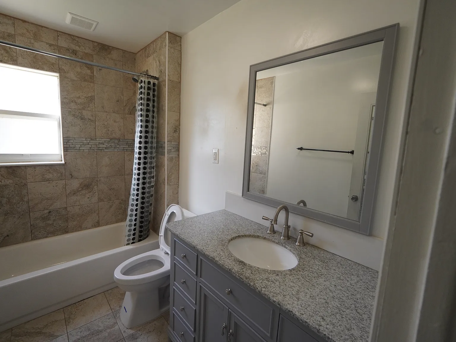 2 bed, 806 sqft, $2,000 — Photo 3