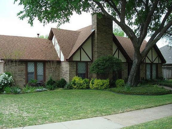 2nd image of 1110 Yorkshire Dr