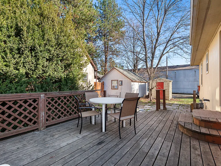 2108 E Lakeside Ave — Photo 11