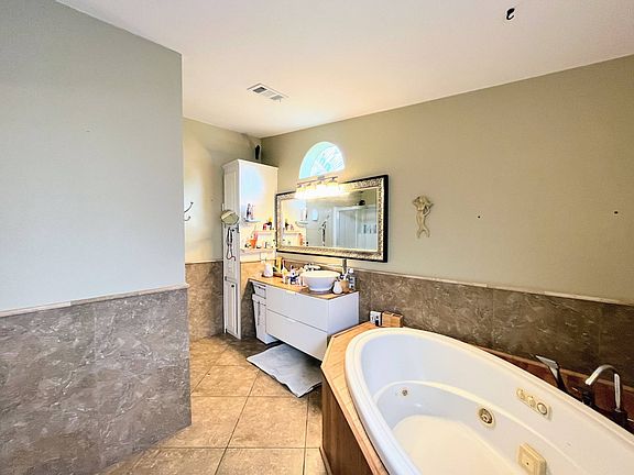5th image of 36 Jasmine Ln