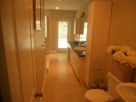 3rd image of 1362 Robinson Dr N
