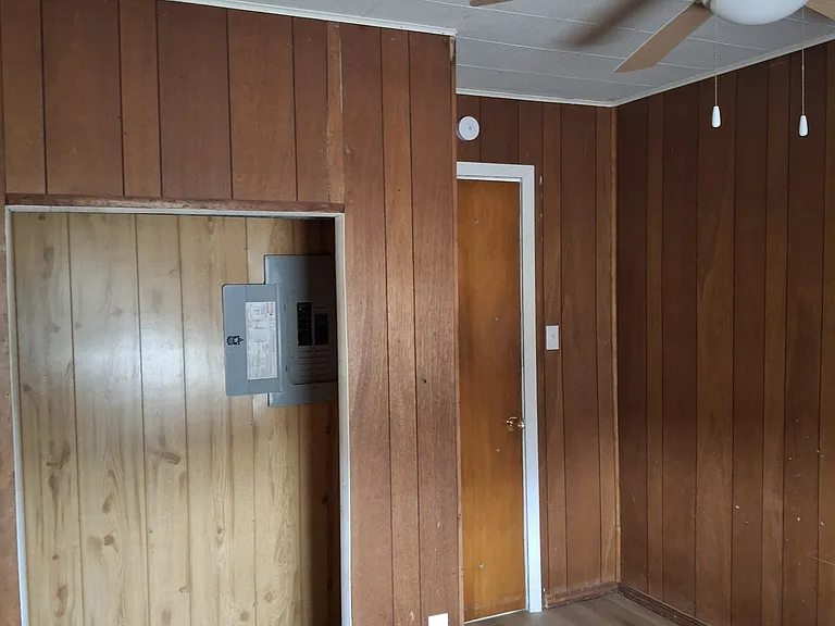 1707 1/2 E Memorial Dr — Photo 3