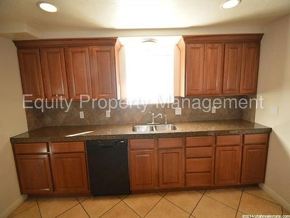 3rd image of 559 S 10th W