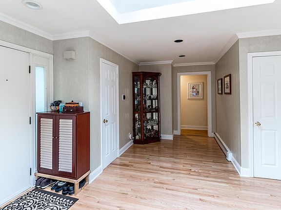 5th image of 50 McCulloch Dr