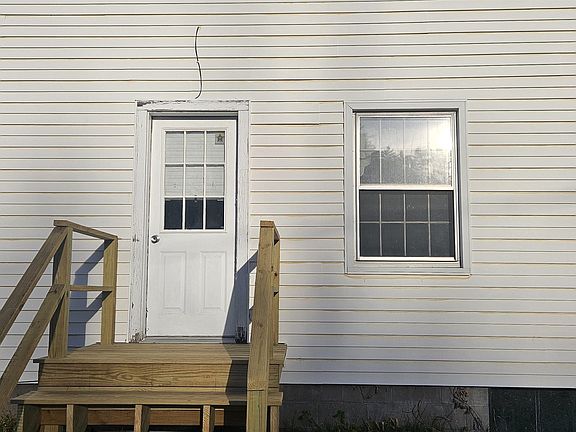 4th image of 284 Summer St #1