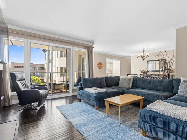 15169 Buena Vista Ave #201, White Rock, BC V4B 1Y2