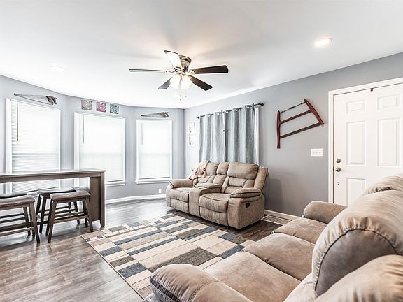 5th image of 2451 N Bedford Ave