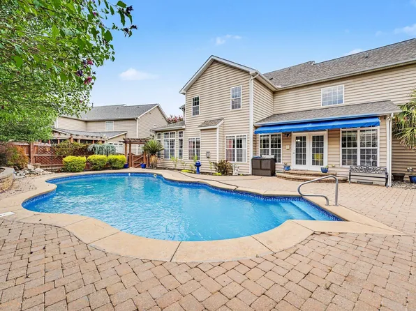 204 Quarryrock Rd, Holly Springs, NC 27540