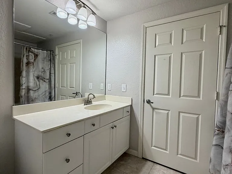 8539 Gate Pkwy W #1724 — Photo 22