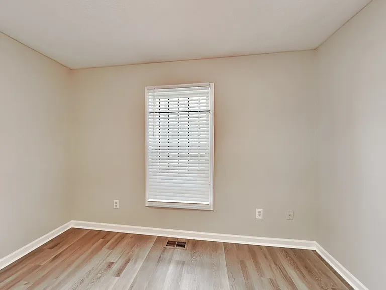 729 Cooper St SW — Photo 9