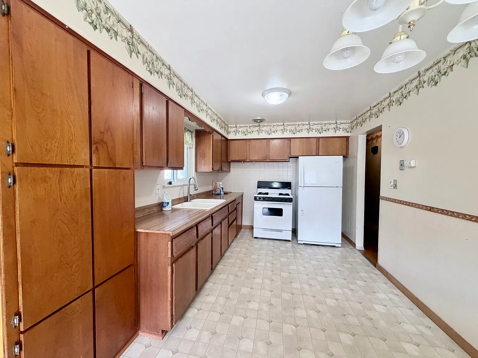 3 bed, 1800 sqft, $1,900 — Photo 4