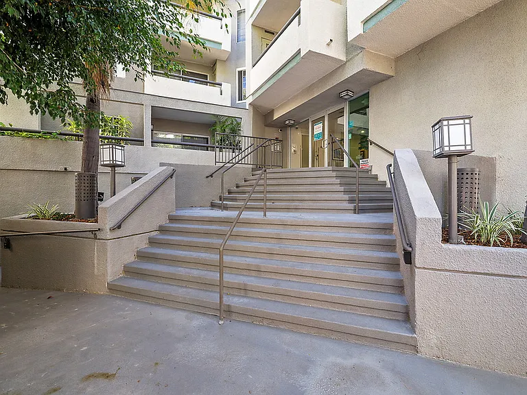 Tiffany Court — Photo 26