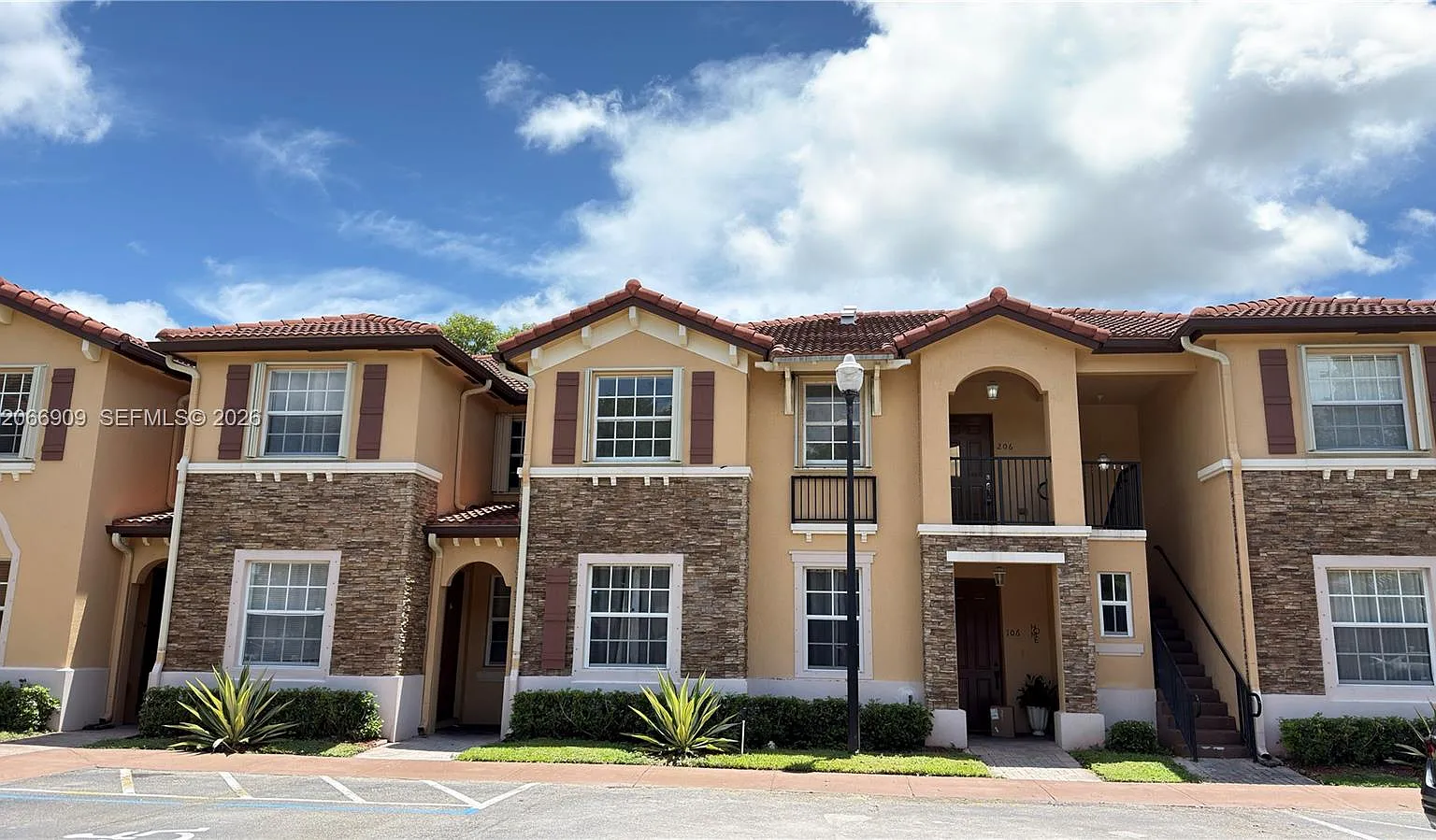 Villas At Carmel Condo No1 — Photo 4