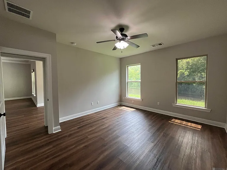 1303 Hickory Creek Dr — Photo 16