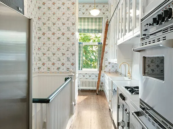 121 East 65th Street image 13 of 24