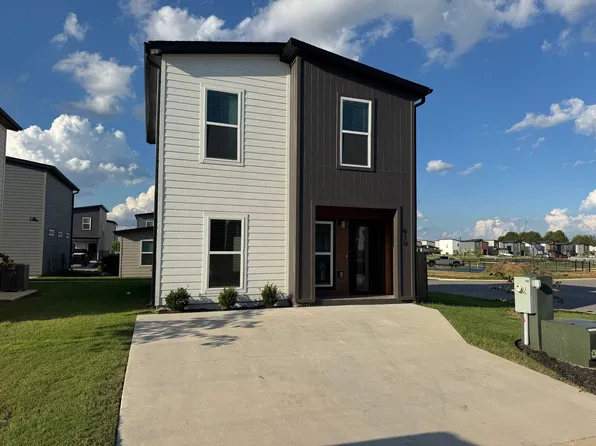 910 Massachusetts Ave, Centerton, AR 72719