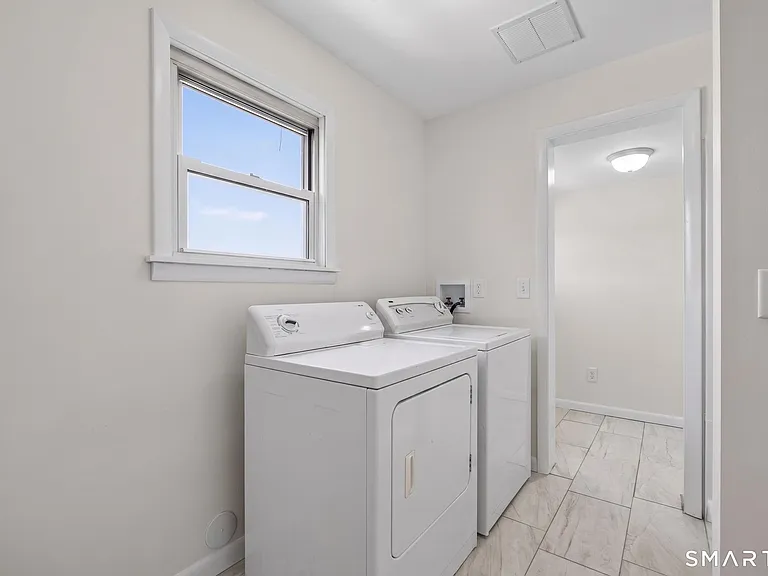 272 Elm St #UPSTAIRS — Photo 9