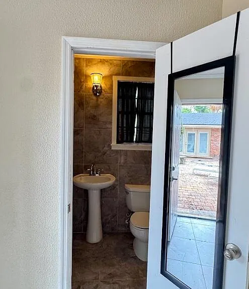5557 Floral Ave — Photo 3