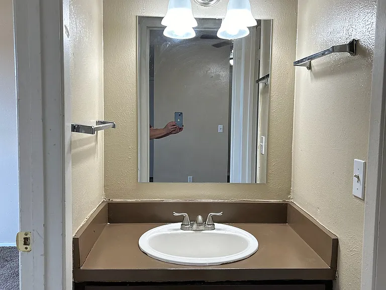 Avalon Meadows Apartments — Photo 8
