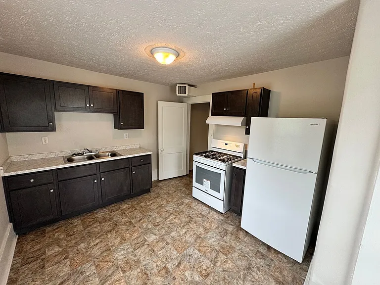 2719 S 4th St — Photo 14