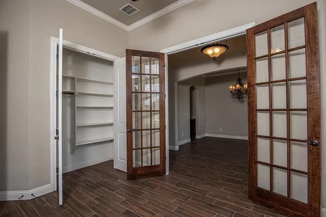 2113 Clive Dr — Photo 10