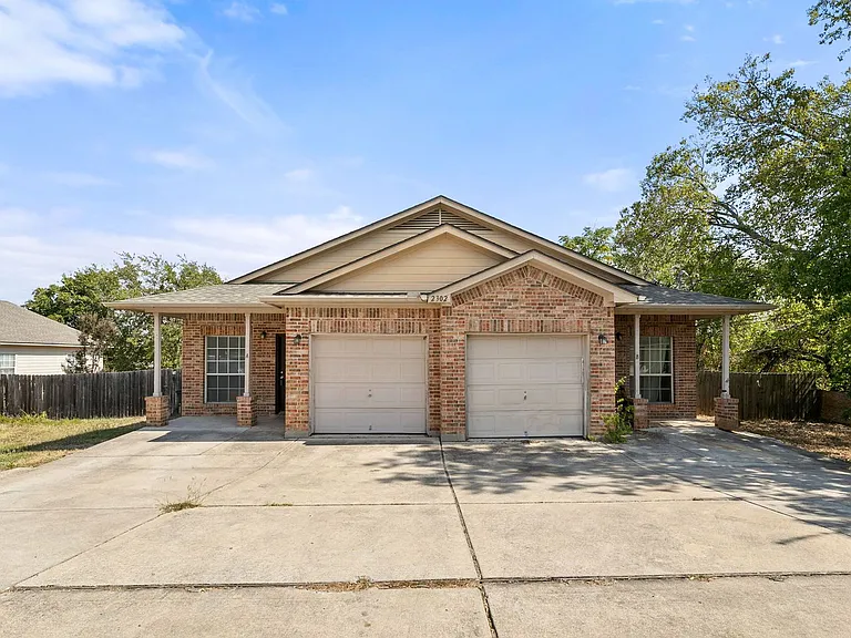 2302 S Bagdad Rd — Photo 28