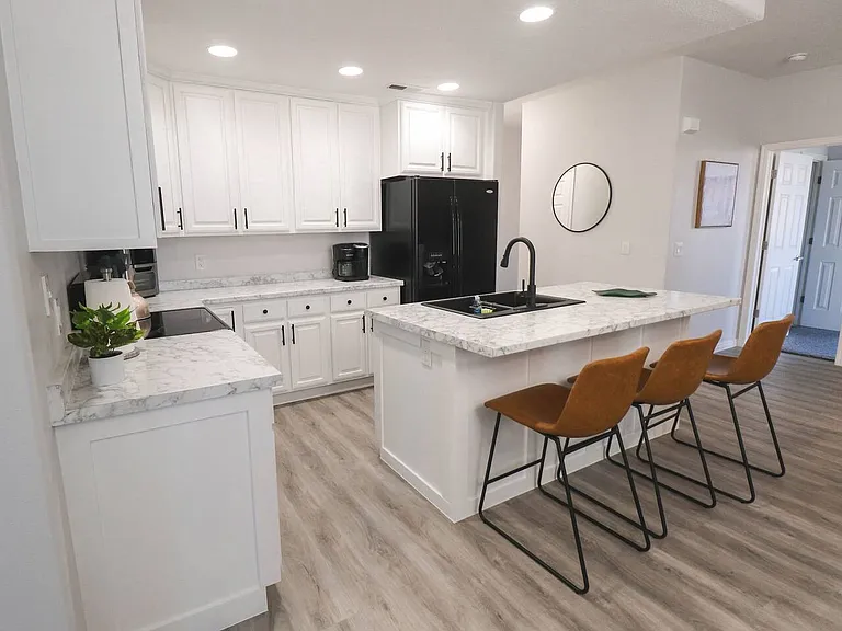 134 Shade Tree Ln #B — Photo 2