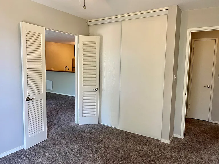 Lexington Hills Apartments — Photo 90