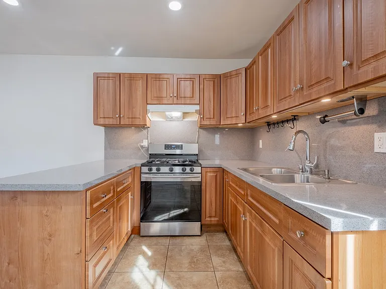10409 McClemont Ave — Photo 6